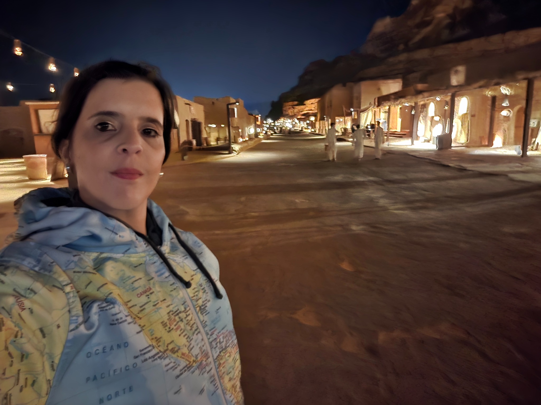 Nuestro paseo nocturno por el casco antiguo de AlUla.