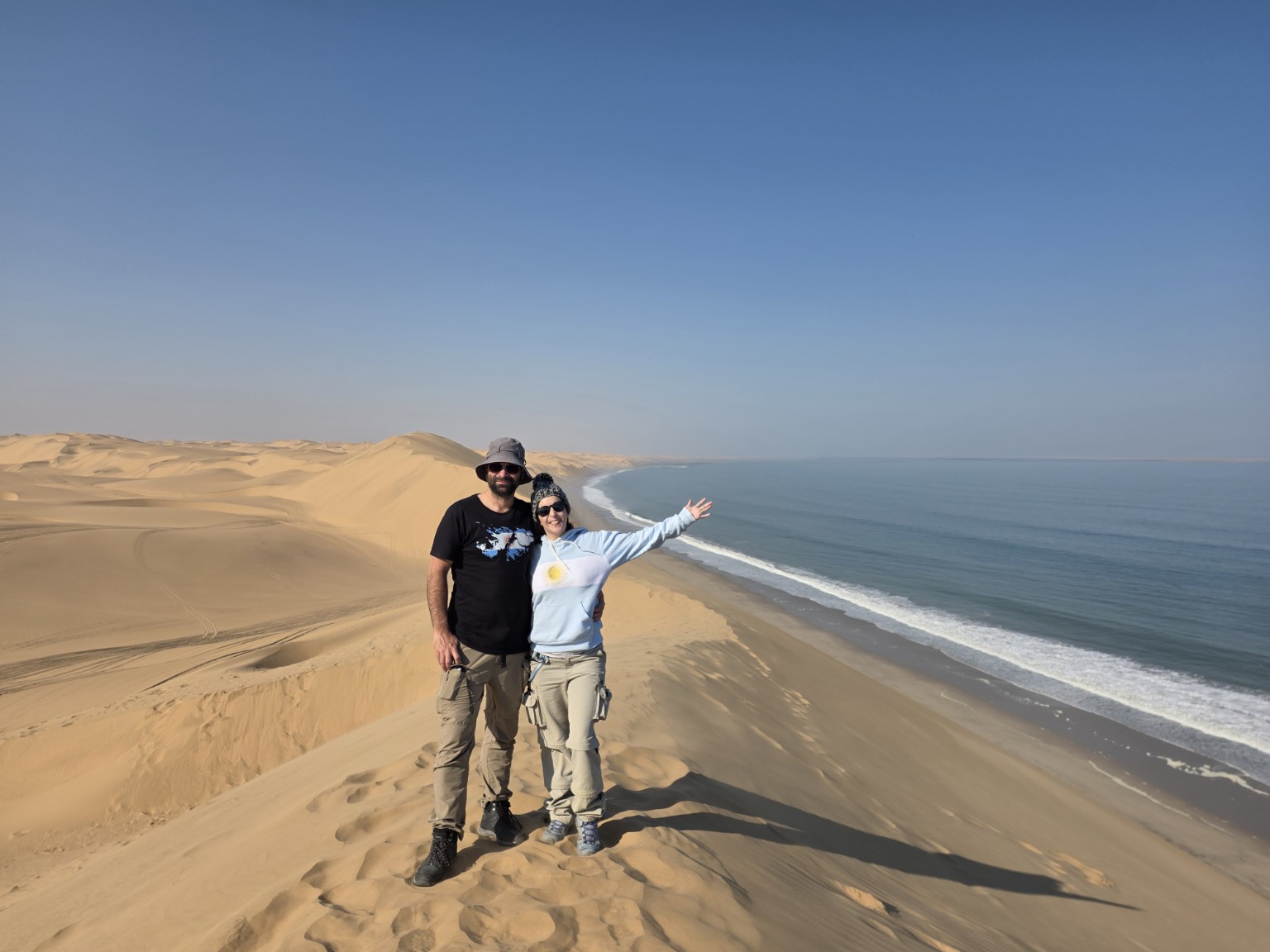 Juntos, entre las dunas del Namib y el océano Atlántico.
