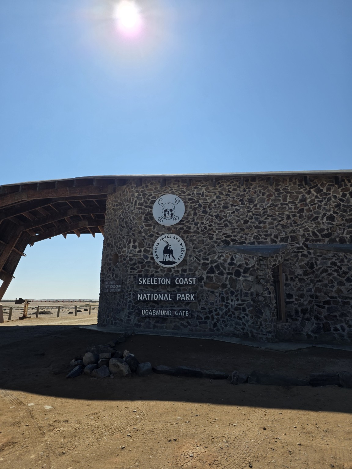Ingreso al Parque Nacional Skeleton Coast por Ugabmund Gate.