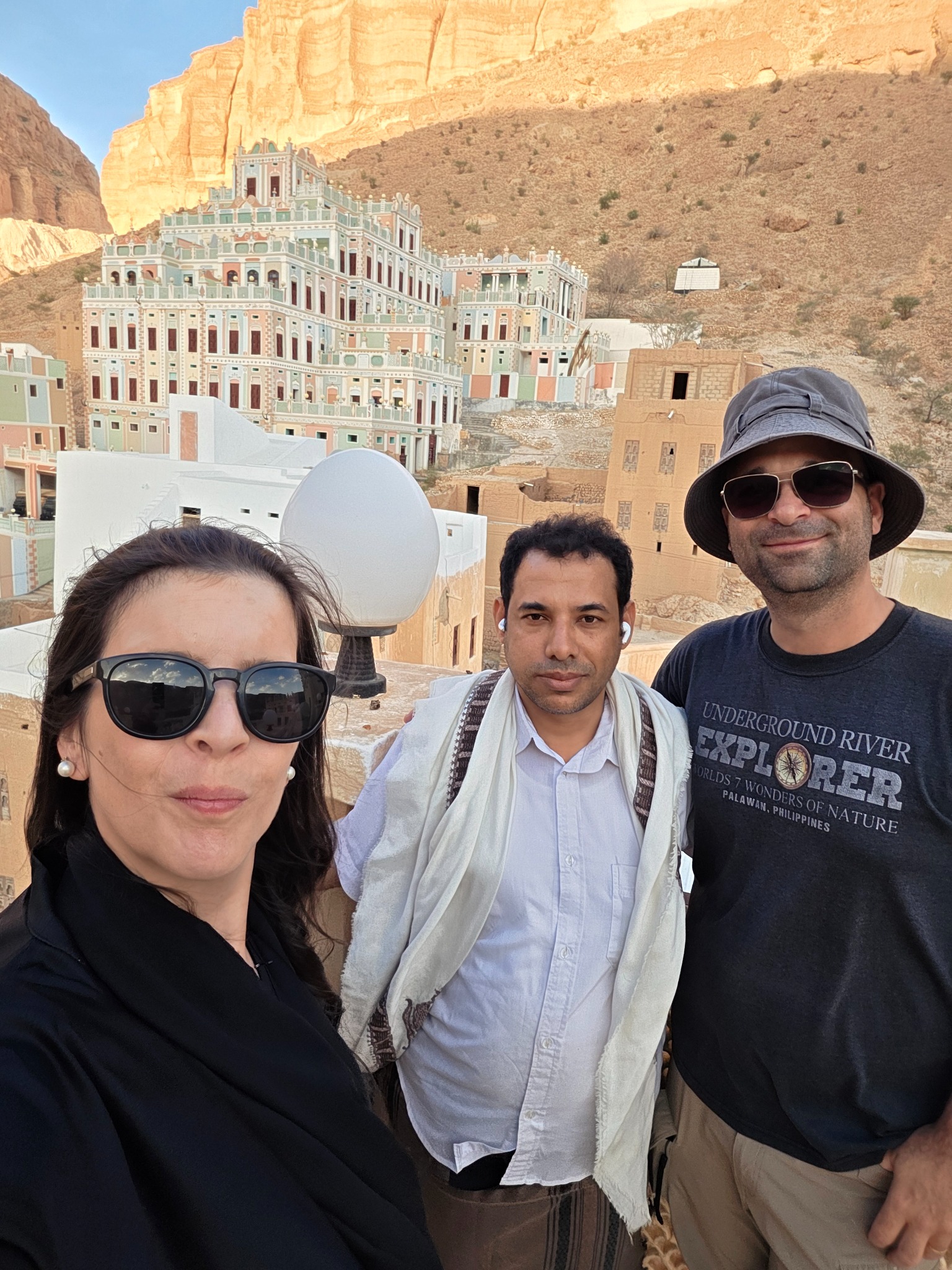 Con Saleh, nuestro guía desde Socotra y, después de dos viajes, nuestro amigo.