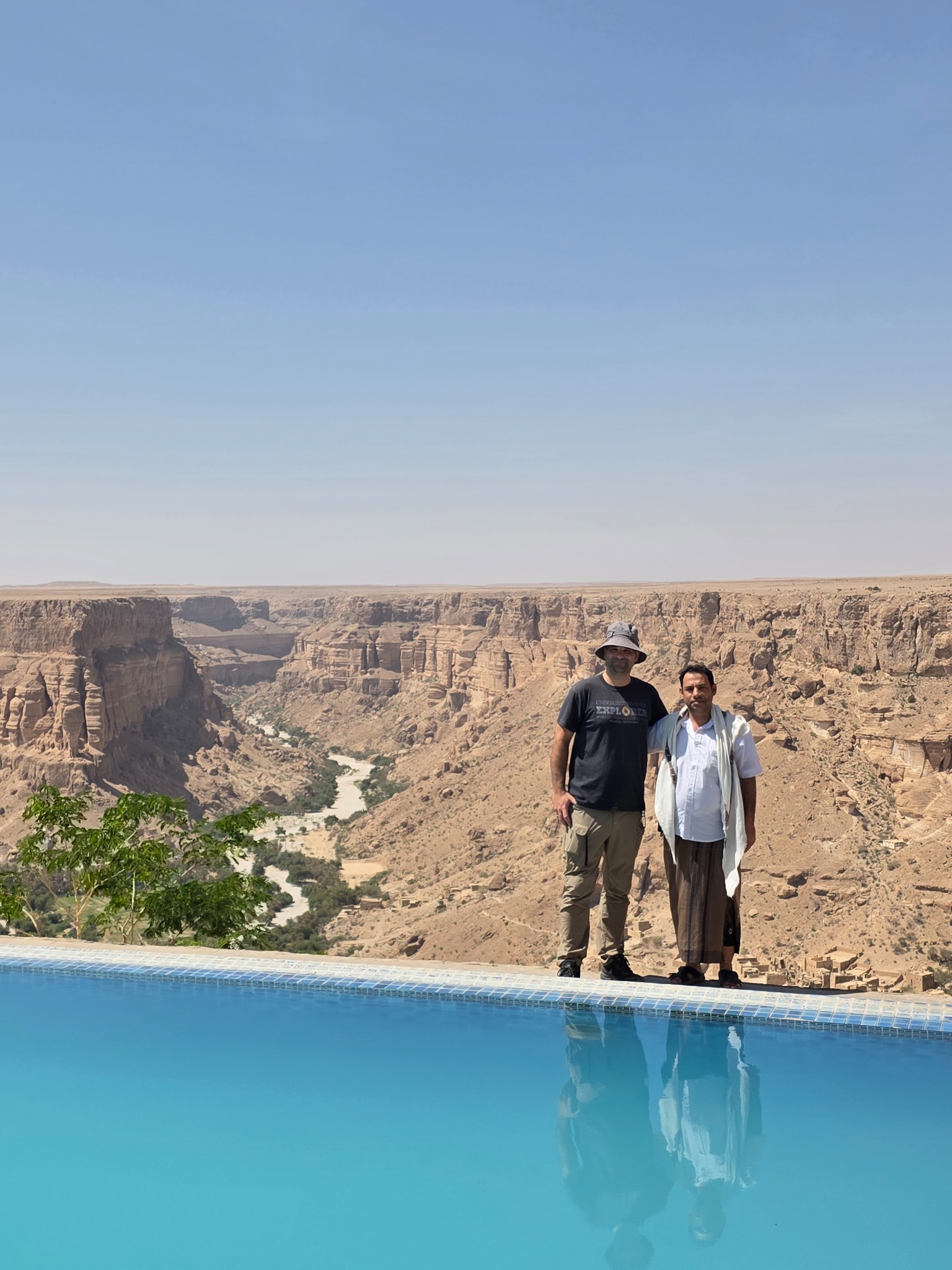 Un alojamiento boutique con piscina frente al cañón: otra imagen inesperada de Yemen.