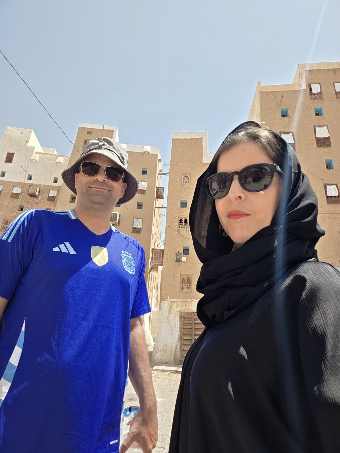 Entrando a Shibam, todavía antes de comprender la escala de sus torres de tierra.