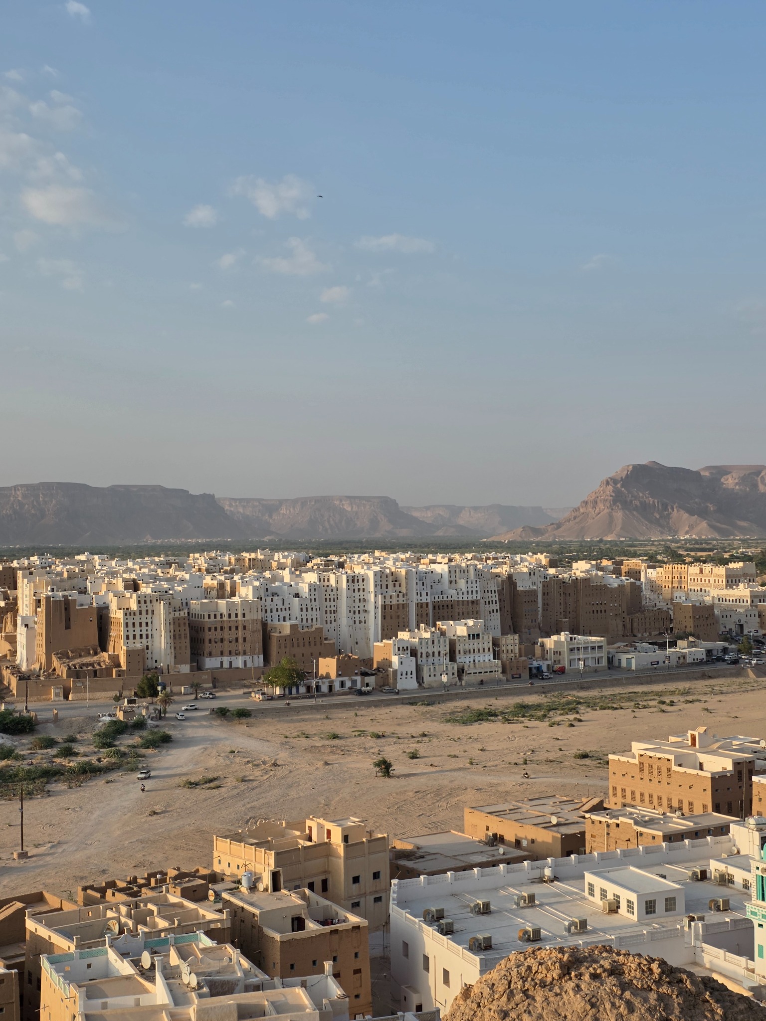 Shibam y el valle antes de que comenzara a caer el sol.